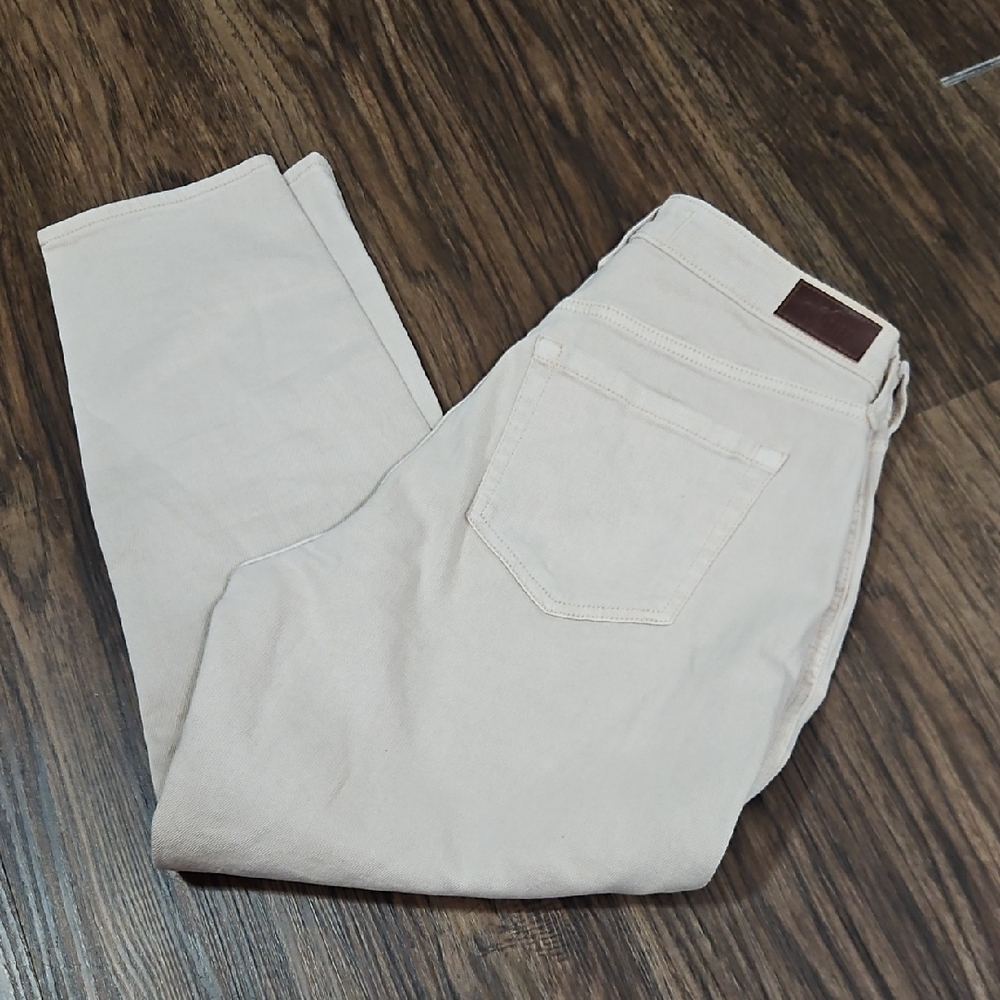 Hollister Curvy High Rise Mom Jeans in Cream, 9R